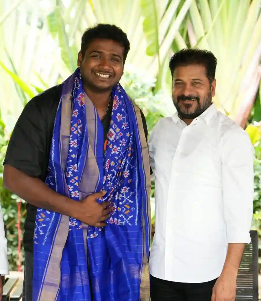 गायक राहुल सिपलीगंज ने मुख्यमंत्री रेवंत से मुलाकात की