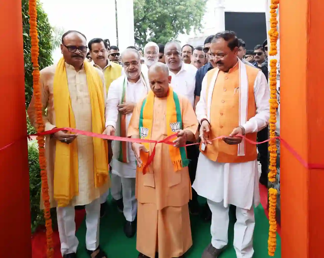 कांग्रेस की तुष्टिकरण नीति ने भारत को तोड़ा: सीएम योगी