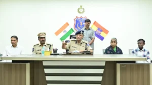 Maoist : एक महिला समेत दो बड़े माओवादी नेताओं ने किया आत्मसमर्पण