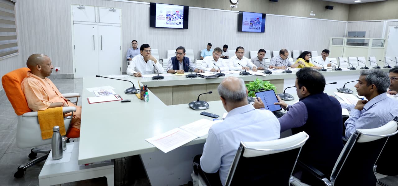 बेहतरीन नगरीय अवस्थापना का मानक बनेंगी जिला मुख्यालयों की नगर पालिकाएँ: मुख्यमंत्री