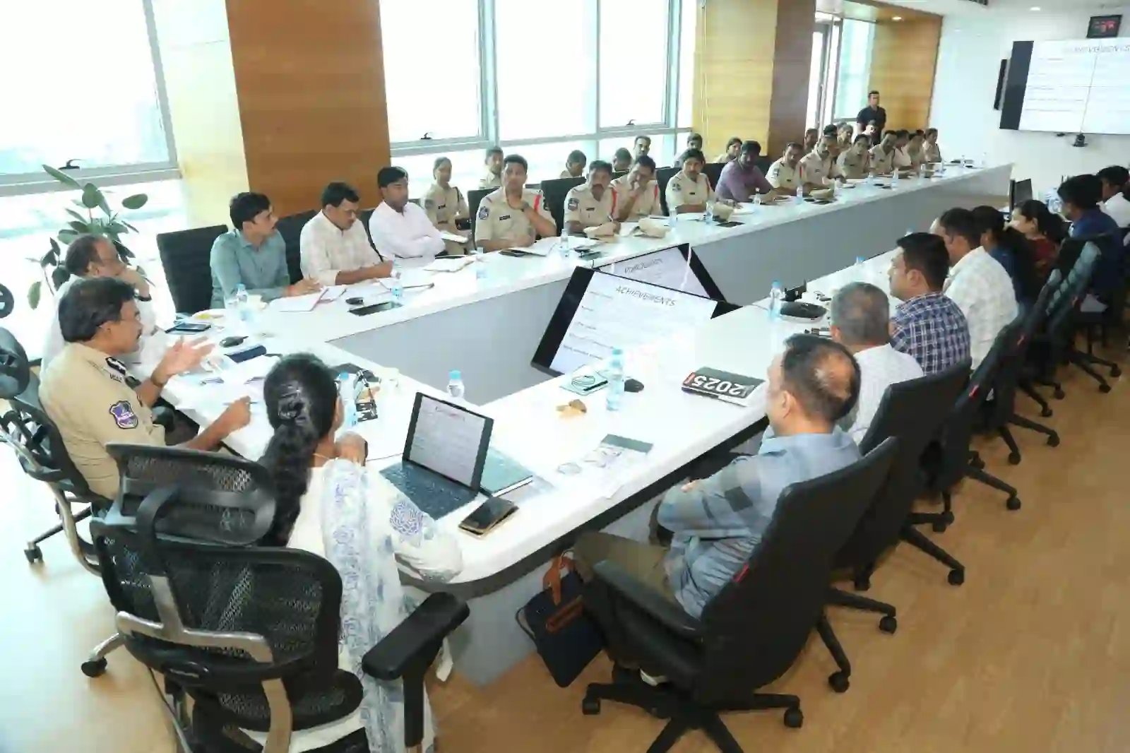 पुलिस आयुक्त ने क्षेत्रीय साइबर सेल के प्रदर्शन की समीक्षा की