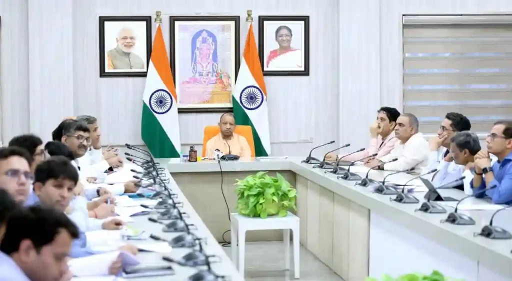 UP: उत्तर प्रदेश के 17 जिले बाढ़ की चपेट में, ढाई लाख लोग सुरक्षित स्थानों पर शिफ्ट