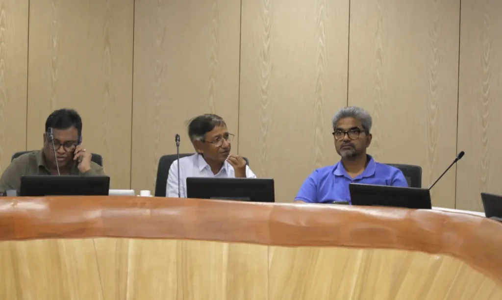 SCR : बारिश से प्रभावित रेलवे ट्रैक को बहाल करने जुटा दक्षिण मध्य रेलवे