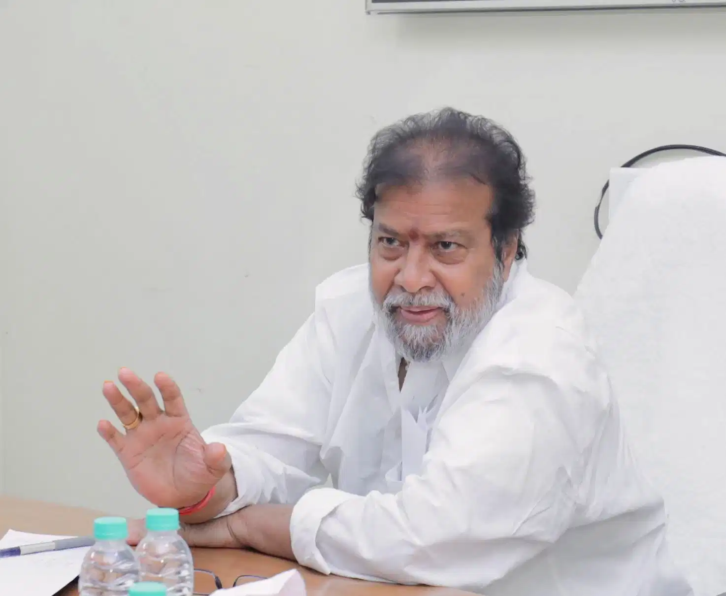 स्वास्थ्य मंत्री ने निजी और कॉर्पोरेट अस्पतालों को दे डाली बड़ी चेतावनी