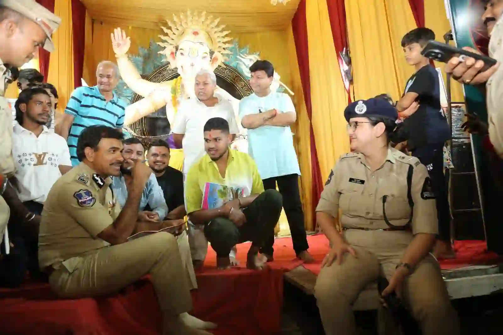 पुलिस आयुक्त ने खुद की फ्रेंडली पुलिसिंग, रात  पहुंचे गणेश प्रतिमा पंडालों पर