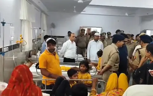 UP : सड़क दुर्घटना में 8 श्रद्धालुओं की मौत, 50 से ज्यादा घायल