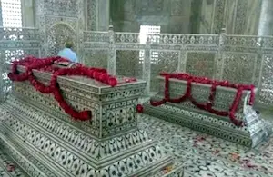 UP : ताजमहल में ही हैं शाहजहां और मुमताज की असली कब्रें, वीडियो वायरल