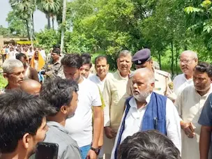 Bihar : नालंदा में हंगामा : मंत्री-विधायक पर ग्रामीणों का हमला, कई लोग घायल