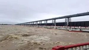 Bihar : बिहार में उफान मार रही गंगा और कोसी, स्थिति गंभीर