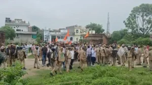  मकबरा या ठाकुर जी का मंदिर? फतेहपुर में बिगड़ गया माहौल !