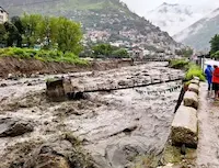 Weather : हिमाचल में बारिश से तबाही, चंबा में 4 एनएच और 677 सड़कें बंद