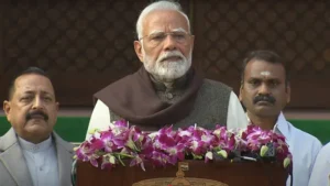 Delhi: PM मोदी ने कहा- संविधान के साथ नाचते हैं कुछ लोग..