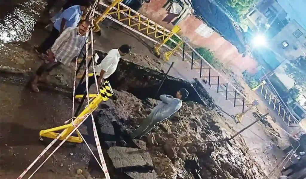Sewer Trunk : भारी बारिश के बाद ऑटो नगर में ढह गया सीवर का मुख्य हिस्सा, मरम्मत जारी