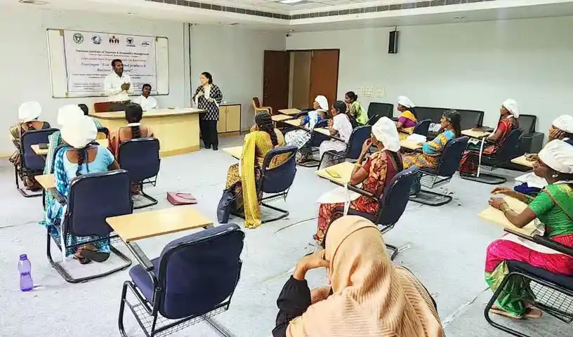 Hyderabad : मोबाइल मछली खुदरा व्यापार में महिलाओं को किया जा रहा प्रशिक्षित