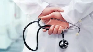 Crime : भागने की कोशिश कर रहे डॉक्टर को हैदराबाद हवाई अड्डे पर लिया गया हिरासत में