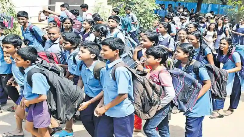 स्कूलों