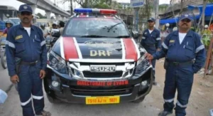 Adilabad : डीआरएफ ने आदिलाबाद बाढ़ में फंसे परिवार के छह सदस्यों को बचाया