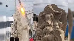 Hyderabad: हाईटेंशन तार से टकराई गणेश प्रतिमा, 2 की दर्दनाक मौत