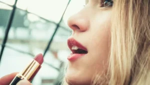 Fashion Styling : ग्लैमरस लुक चाहिए तो ट्राई करें ये लिपस्टिक