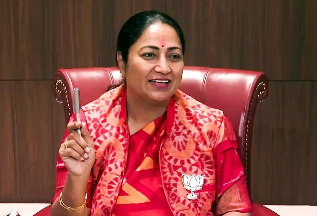 Rekha Gupta attack : दिल्ली की मुख्यमंत्री को शख्स ने जड़ा थप्पड़, आरोपी हिरासत में