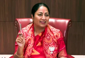 Rekha Gupta attack : दिल्ली की मुख्यमंत्री को शख्स ने जड़ा थप्पड़, आरोपी हिरासत में