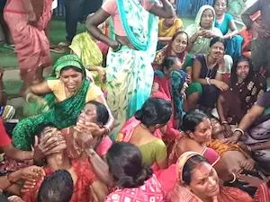 कांवरियों से भरा पिकअप वाहन नदी में गिरा, पांच की मौत
