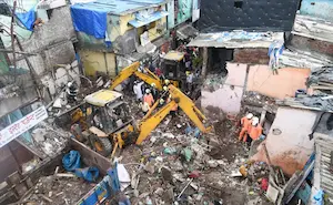 Mumbai : पालघर में चार मंजिला इमारत गिरी, 15 की मौत, रेस्क्यू जारी