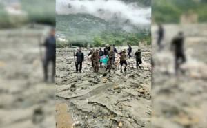 हर तरफ तबाही का मंजर… मलबे के बीच फंसी जिंदगी Uttarakhand