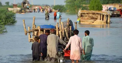 PAK : बाढ़ ने मचाई तबाही, अब तक 299 लोगों की मौत, इनमें 140 बच्चे