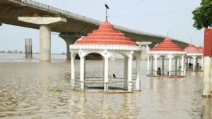 Bihar : पटना में उफनाई गंगा नदी से मचा हाहाकार, कई इलाकों में घुसा पानी