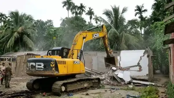 Assam में बुलडोजर की गर्जना: गोलाघाट में 146 परिवार बेदखल !