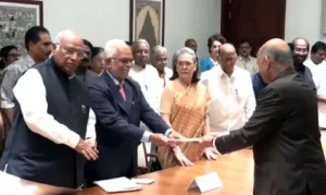 National : उपराष्ट्रपति उम्मीदवार सुदर्शन रेड्डी ने दाखिल किया नामांकन