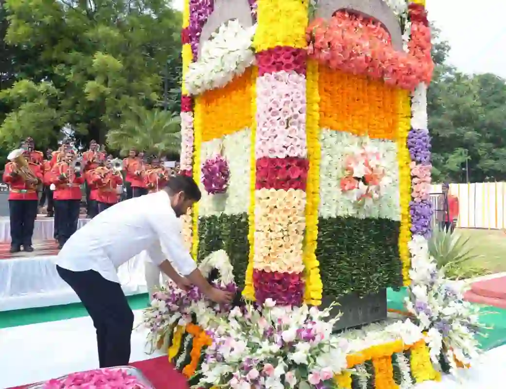 तेलंगाना की आकांक्षाओं को पूरा करने के लिए प्रतिबद्ध : रेवंत रेड्डी