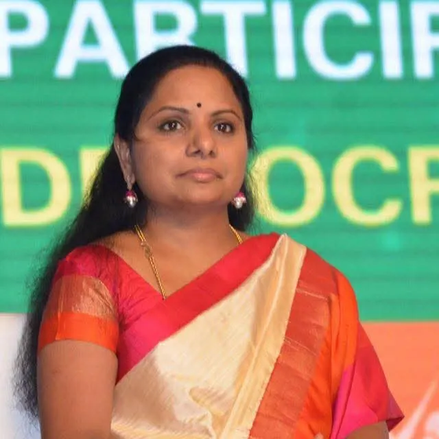 Kavitha : रिश्तों की उड़ी धज्जियां, केसीआर ने बेटी कविता पार्टी से किया निलंबित