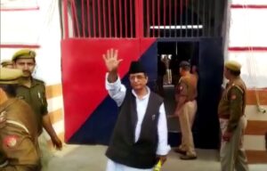 Ajam Khan LIVE: 23 महीने बाद जेल से रिहाई का इंतजार, बेटा अब्दुल्ला पहुंचे सीतापुर जेल, प्रशासन हाई अलर्ट पर…