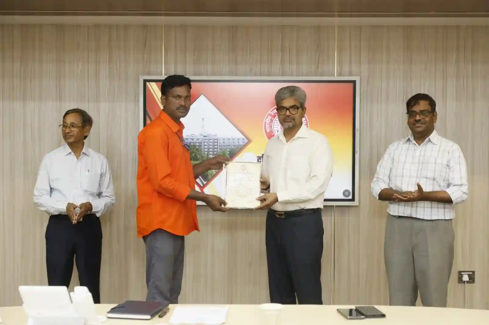 एससीआर के तेरह कर्मचारियों को ‘माह का सर्वश्रेष्ठ कर्मचारी’ सुरक्षा पुरस्कार