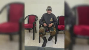 Hindi News: नकली सेना की वर्दी पहनकर मंदिर में घुसा युवक, पुलिस ने किया गिरफ्तार