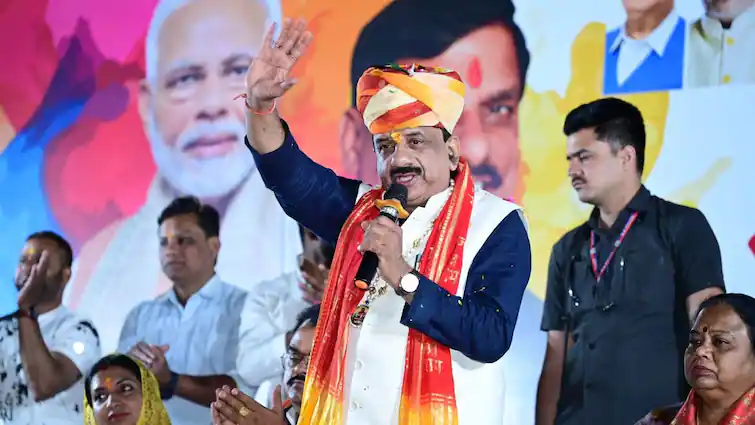Hindi News: गरबा पर ‘फरमान’; भोपाल सांसद का विवादित बयान, गैर-हिंदुओं पर बैन