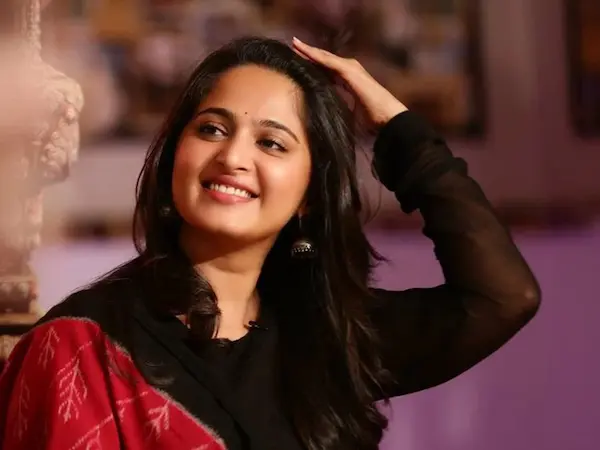 Anushka Shetty: सोशल मीडिया से दूर हुईं अनुष्का शेट्टी