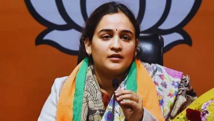 Hindi News: लखनऊ; जमीन घोटाले में अपर्णा यादव की मां समेत 5 पर मुकदमा दर्ज, विजिलेंस की बड़ी कार्रवाई