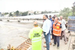 News Hindi : जीएचएमसी आयुक्त का अधिकारियों को चौबीसों घंटे सतर्क रहने निर्देश