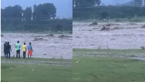 Latest News Dehradun : नदी पार करते समय ट्रैक्टर ट्रॉली समेत नदी में बहे 12 लोग
