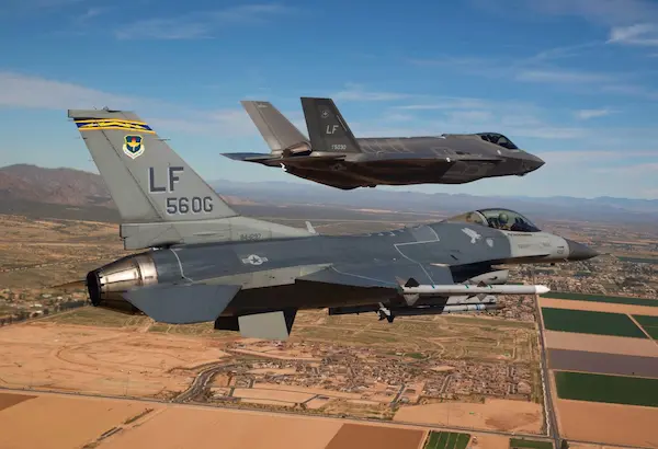 F-35: वेनेजुएला से टकराव में उतरे F-35