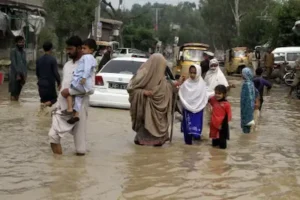 Breaking News: Floods: पाकिस्तान के लाहौर में बाढ़