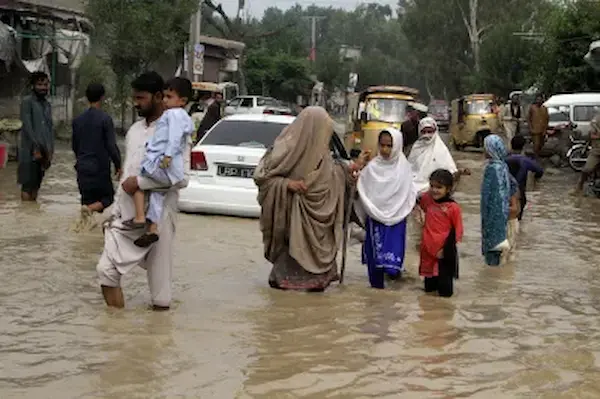 Breaking News: Floods: पाकिस्तान के लाहौर में बाढ़