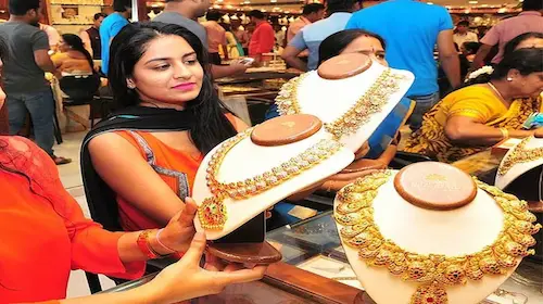 Latest News Gold-Silver : सोना खरीदने वालों के लिए बड़ी राहत