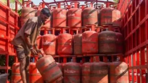 LPG: एलपीजी सिलेंडर हुआ और सस्ता