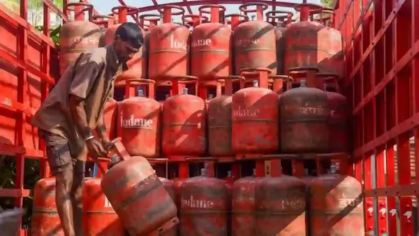 LPG: एलपीजी सिलेंडर हुआ और सस्ता