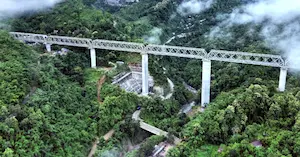 Mizoram : बादलों को चीरती हुईं दिल्ली पहुंचेगी मिजोरम से ट्रेन