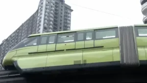 Mumbai : भारी बारिश के बीच मोनोरेल में तकनीकी खराबी